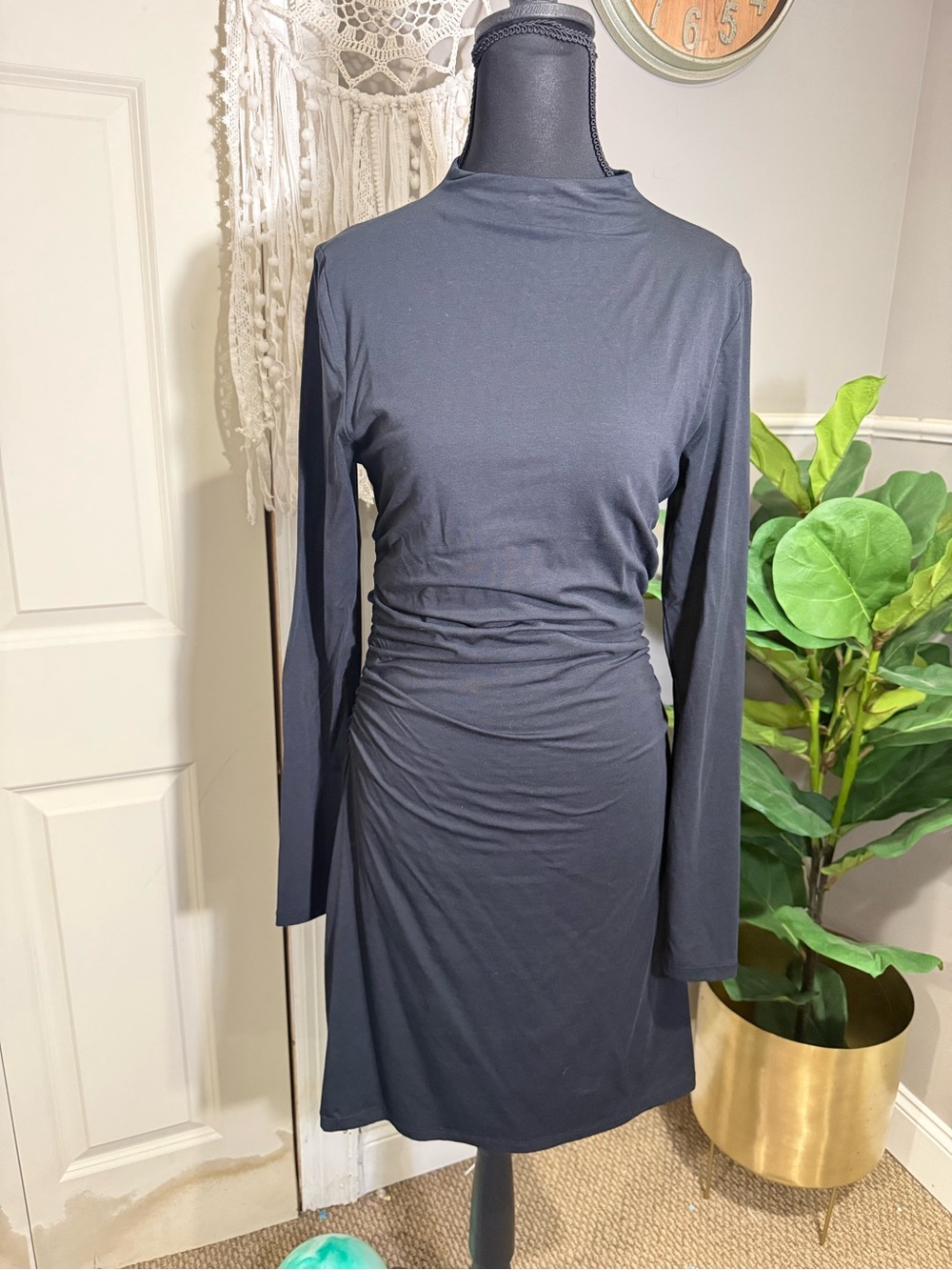 Abercrombie & Fitch Black Long-Sleeve Ruched Waist Dress size medium tall
